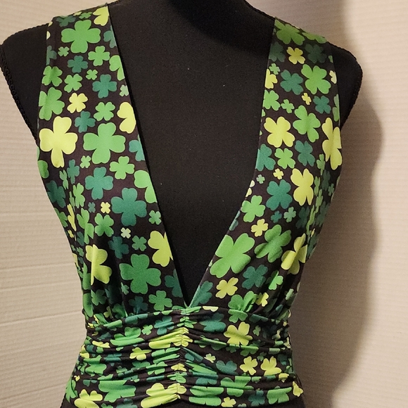 Green Clover Print Top - Picture 3 of 8